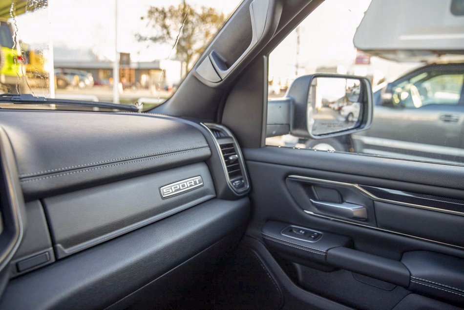 RAM 1500 Sport 1C6SRFVT5NN196328 96511