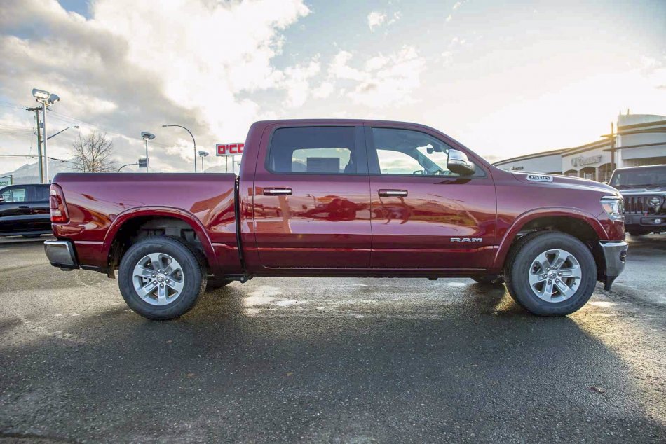 RAM 1500 Laramie 1C6SRFJT3NN212984 96439