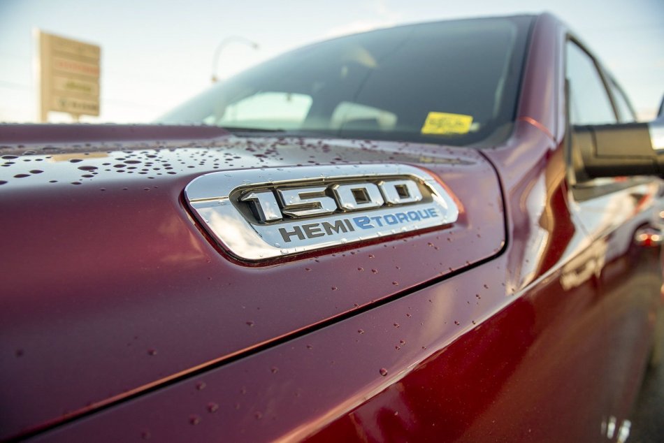 RAM 1500 Laramie 1C6SRFJT3NN212984 96442