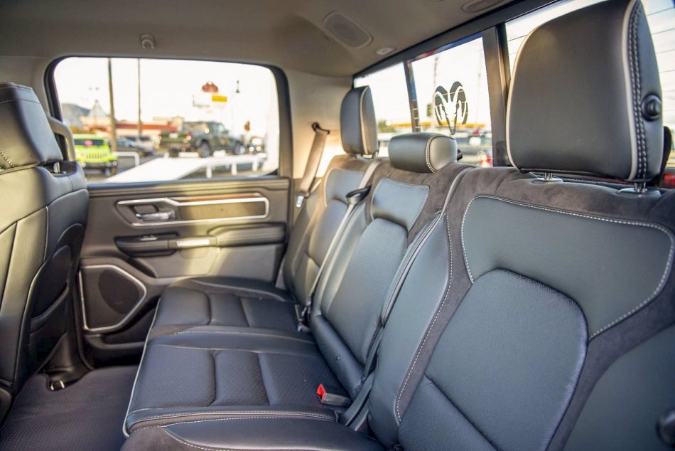 RAM 1500 Laramie 1C6SRFJT3NN212984 96446