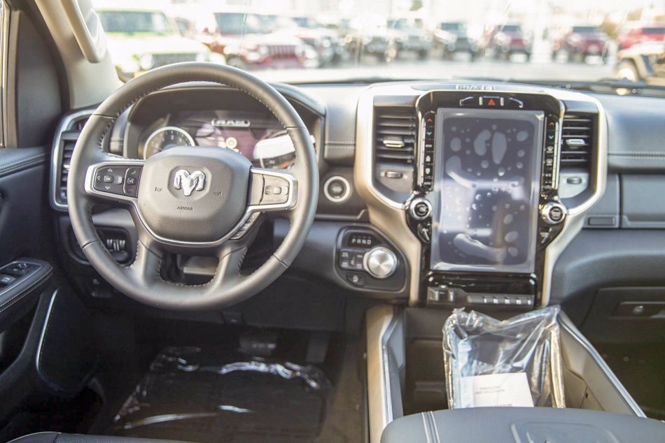 RAM 1500 Laramie 1C6SRFJT3NN212984 96447