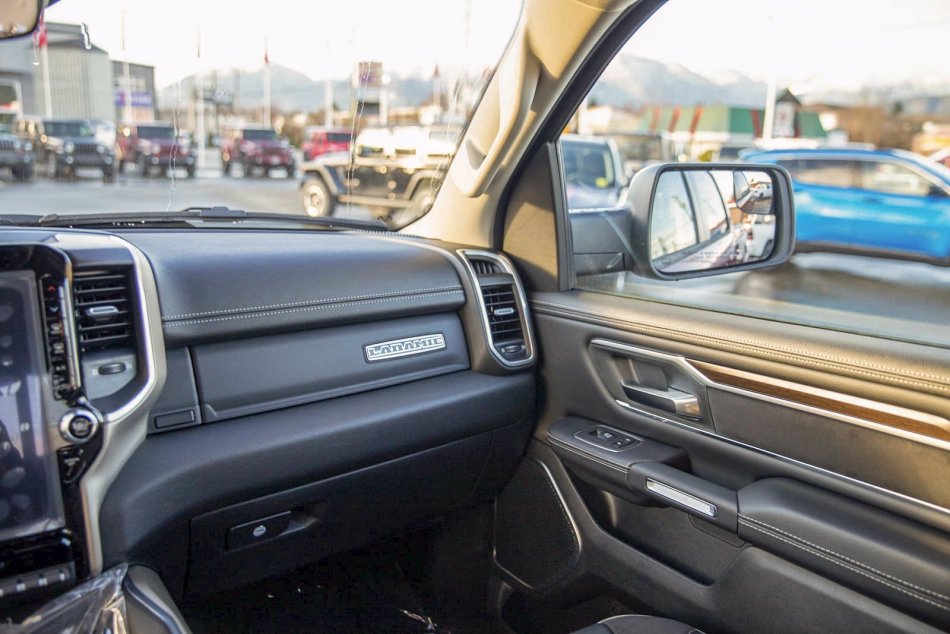 RAM 1500 Laramie 1C6SRFJT3NN212984 96448