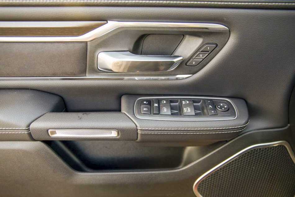 RAM 1500 Laramie 1C6SRFJT3NN212984 96449