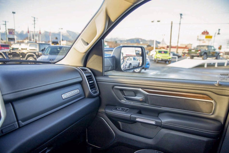 RAM 1500 Laramie 1C6SRFJT3NN212984 96453