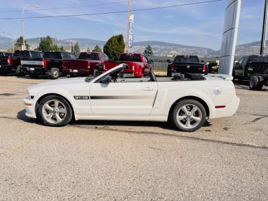 <a href=" https://clients.webstager.com/skahaford.com/inventory/details/1577/used-2009-ford-mustang-gt-1ZVHT85HX95133790"><img src="/images/upload/2021_September/2009_Ford_Mustang_Convertible_GT_Skaha_Ford_in_Vernon_BC.jpg"alt="A 2009 Ford Mustang Convertible GT on a lot with a Ford flag in the background"/></a>