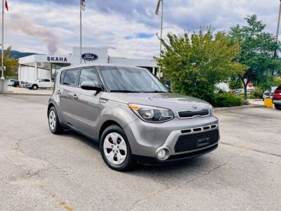 <a href="https://clients.webstager.com/skahaford.com/inventory/details/1558/used-2016-kia-soul-base-KNDJN2A29G7320369"><img src="/images/upload/2021_September/2016_kia_soul_appearance.jpg"alt="A 2016 Kia Soul parked outside a showroom that says Skaha Ford"/></a>