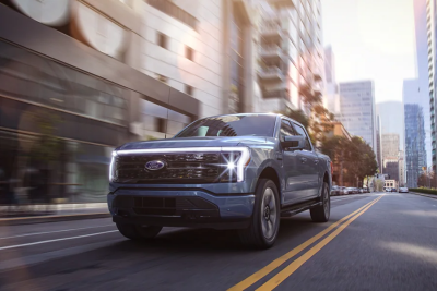 <a href="https://clients.webstager.com/skahaford.com/2022-ford-f150-lightning-truck-in-canada/"><img src="images/upload/July_2021/commercial_news/2022-lightning-range.png"alt="A photo of a 2022 F-150 Lightning driving through a city with its headlights on."/></a>