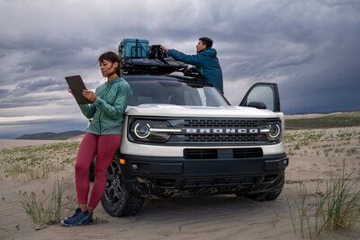<a href="https://clients.webstager.com/skahaford.com/inventory/details/2248/new-2022-ford-bronco+sport-outer+banks-3FMCR9C62NRD51700"><img src="https://clients.webstager.com/skahaford.com/images/upload/May_2022/Latest_News/2022_Ford_BroncoSport_OuterBanks_Tech.jpg"alt="2022 Ford Bronco Sport Outer Banks in white with one person using the tech and the other person fixing the roof rack cargoâ€/></a>
