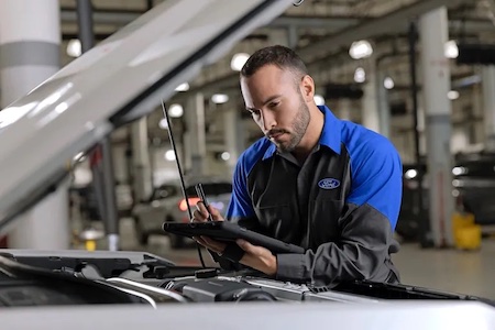 <a href="https://clients.webstager.com/skahaford.com/service/"><img src="images/upload/May_2022/SER-5-medium-duty-truck-maintenance-ford-penticton-bc.jpg"alt="A Ford factory-trained Technician completing an inspection on a medium-duty-truck that's in for service and regular maintenance"/></a>