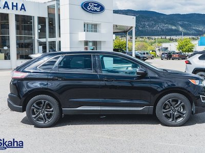 A side-view of a 2018 Ford Edge SEL parked on the Skaha Ford lot in Penticton, BC.