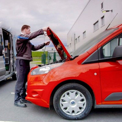 <a href="https://clients.webstager.com/skahaford.com/service-blog-feeds/"><img src="/images/upload/Mobile-Service-02.jpg"alt="auto technician opening the hood of a red car"/></a>