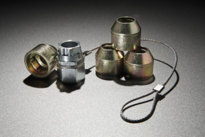 <a href="https://www.fordpartsbc.ca/oem-parts/ford-wheel-locks-zinc-plated-for-hidden-lugs-f3sz1a043a?c=bD0xJm49RHluYW1pYyBTRU8gUGFnZSZhPWZvcmQmbz1mb2N1cyZ5PTIwMDAmdD16eDMmZT0yLTBsLWw0LWdhcw%3D%3D"><img src="https://clients.webstager.com/skahaford.com/images/upload/November_2021/Glossary/WheelLocks.png"alt="Wheel lock set and key for the 2000 Ford Focusâ€/></a>