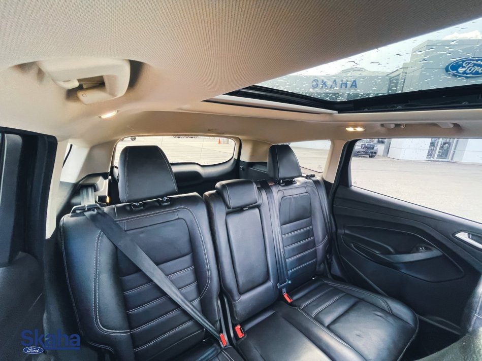 FORD Escape Titanium 4WD | Leather Seats, Air Conditioning, Apple Car play Android Auto 1FMCU9J90KUA83262 22258