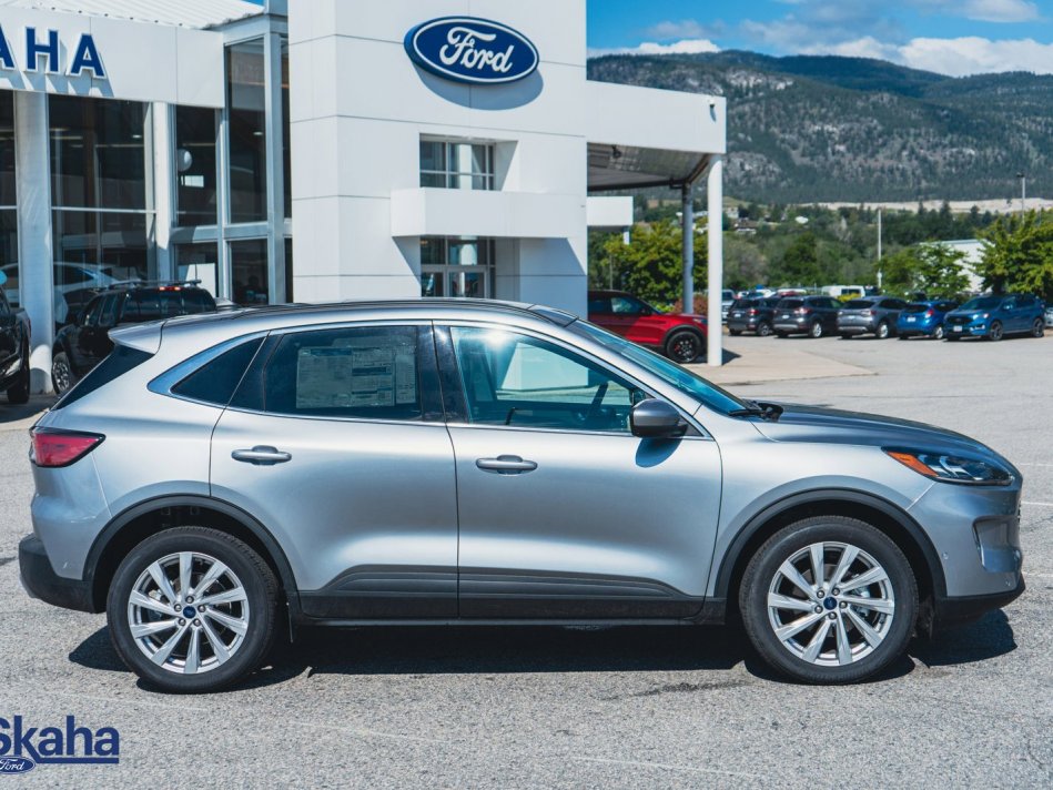 FORD Escape Titanium 1FMCU9J90NUA73190 22899