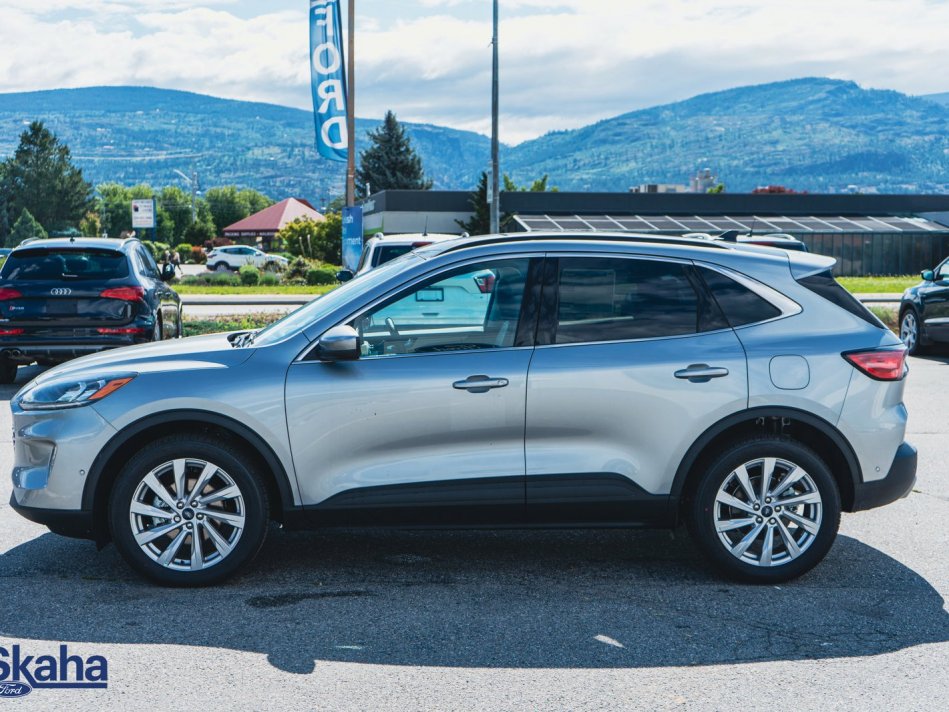 FORD Escape Titanium 1FMCU9J90NUA73190 22903