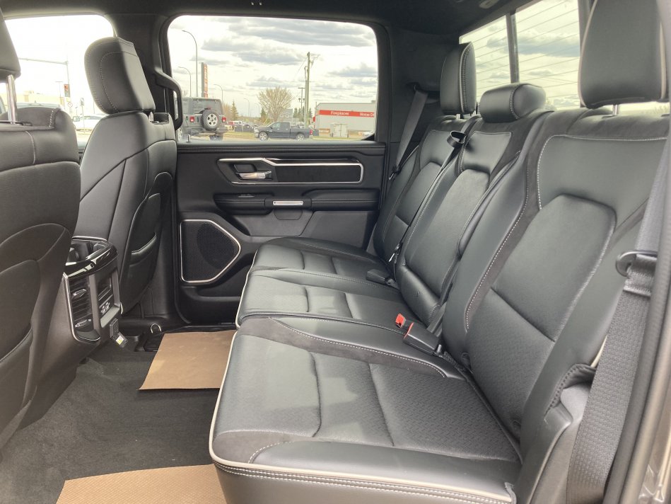 RAM 1500 Laramie 1C6SRFJT5NN182578 75994