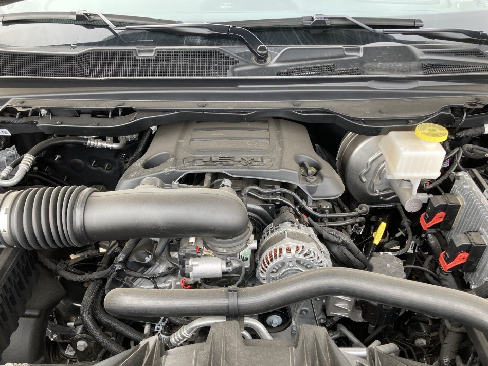 RAM 1500 Laramie 1C6SRFJT5NN182578 75999