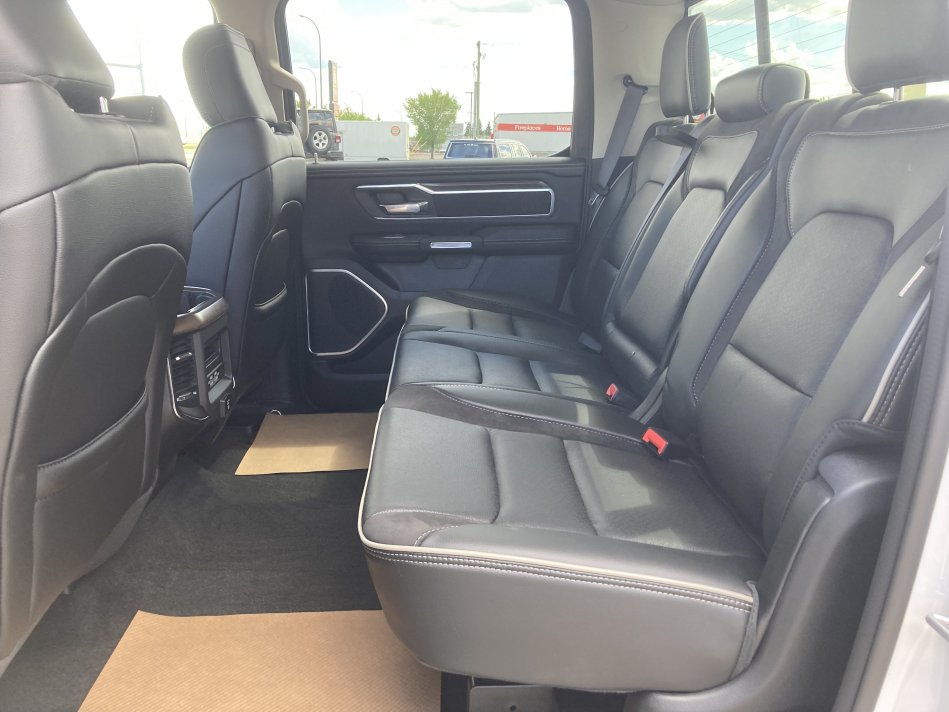 RAM 1500 Laramie 1C6SRFJT4NN213366 78700