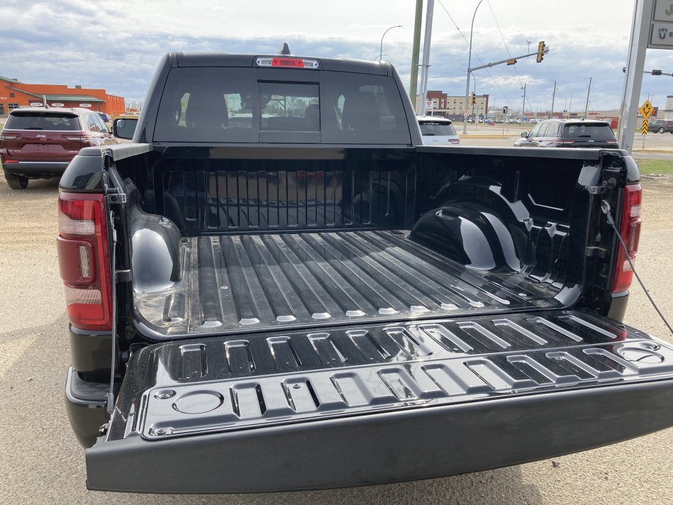 RAM 1500 Laramie 1C6SRFJT0NN188725 76146