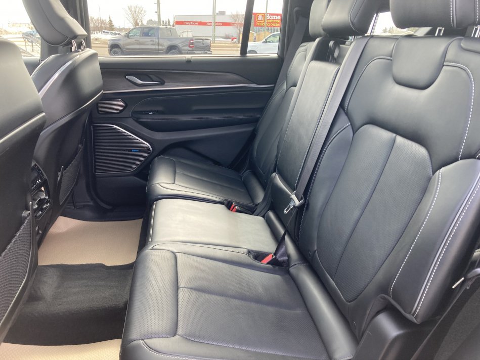 Jeep Grand Cherokee L  1C4RJKDG3M8127467 73041