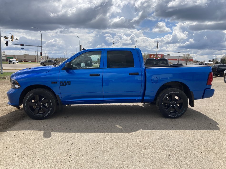 RAM 1500 Classic Night Edition 3C6RR7KT2NG259435 76542