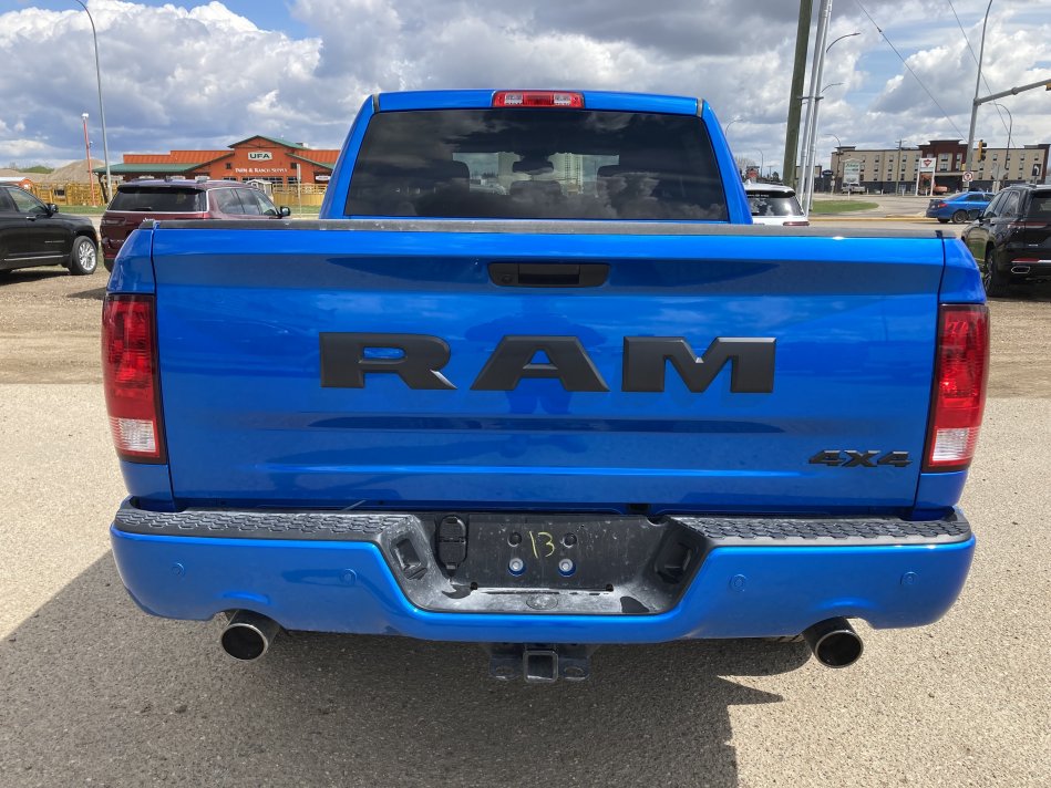 RAM 1500 Classic Night Edition 3C6RR7KT2NG259435 76543