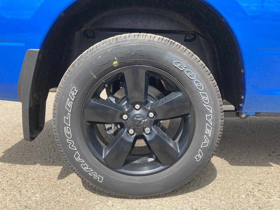 RAM 1500 Classic Night Edition 3C6RR7KT2NG259435 76545