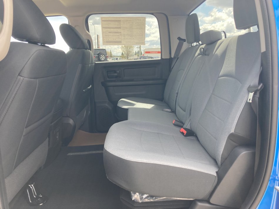 RAM 1500 Classic Night Edition 3C6RR7KT2NG259435 76546