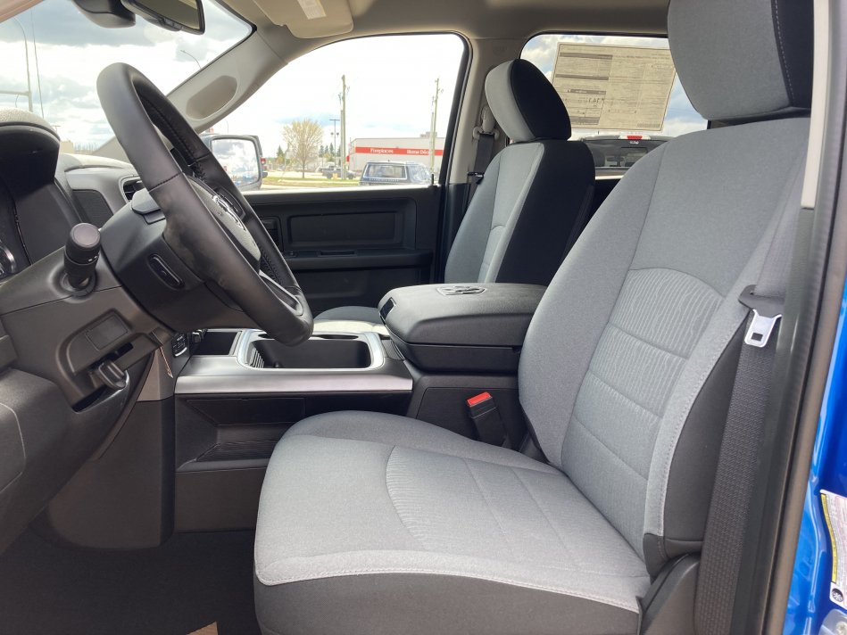 RAM 1500 Classic Night Edition 3C6RR7KT2NG259435 76548