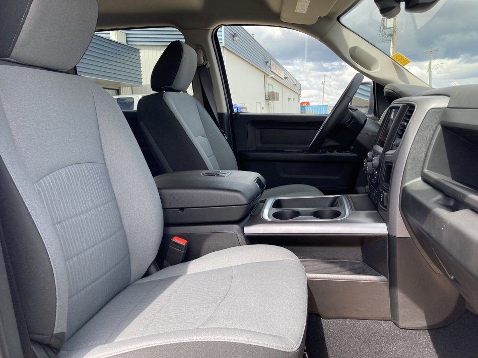 RAM 1500 Classic Night Edition 3C6RR7KT2NG259435 76549