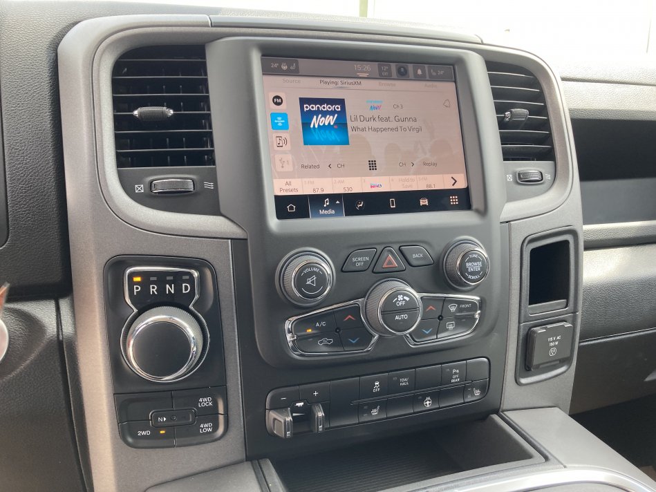 RAM 1500 Classic Night Edition 3C6RR7KT2NG259435 76550