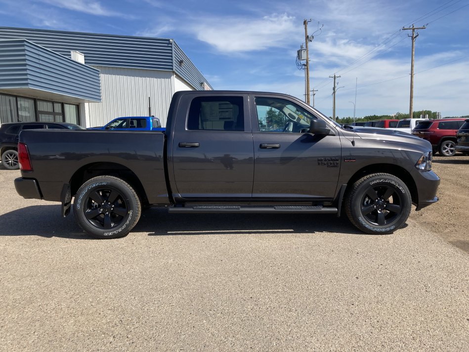 RAM 1500 Classic Night Edition 3C6RR7KT8NG257141 78999