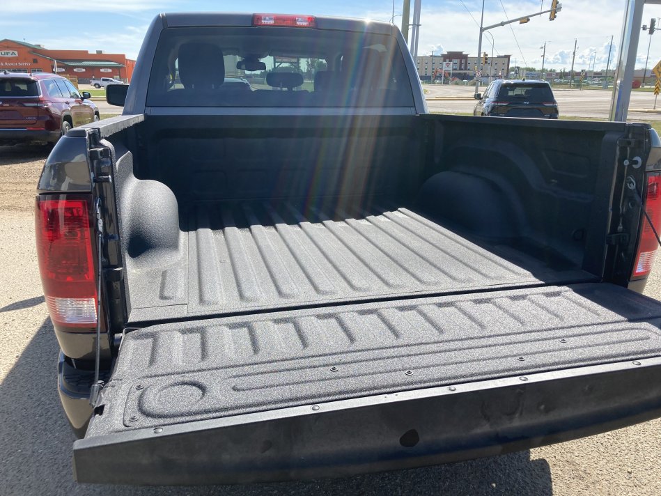 RAM 1500 Classic Night Edition 3C6RR7KT8NG257141 79004