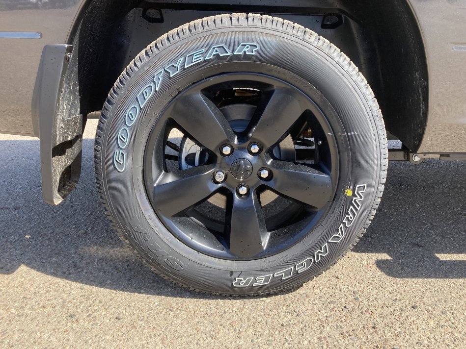 RAM 1500 Classic Night Edition 3C6RR7KT8NG257141 79005