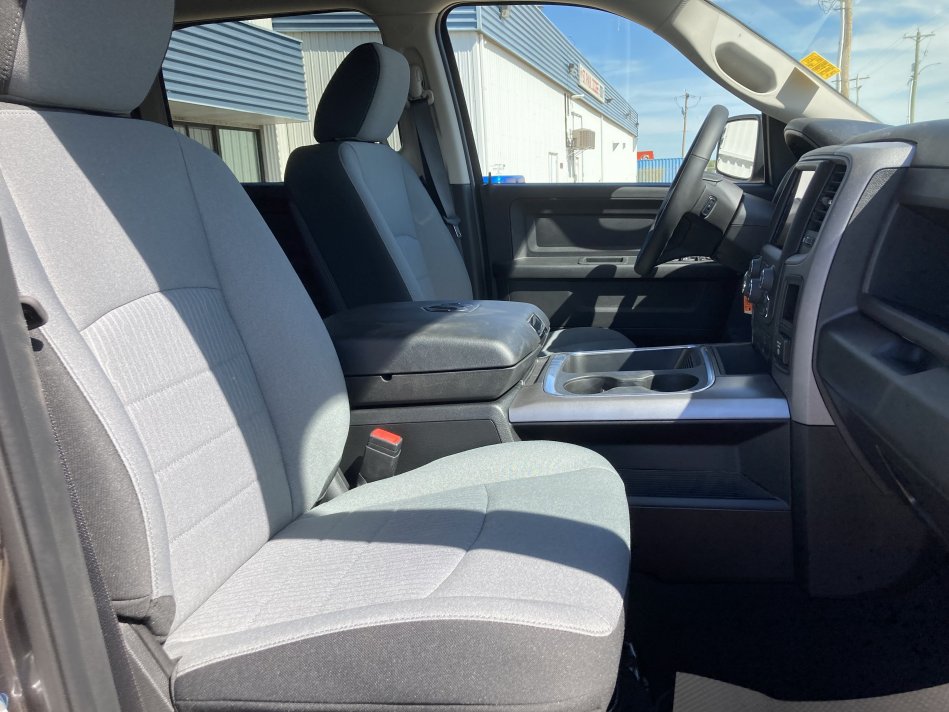 RAM 1500 Classic Night Edition 3C6RR7KT8NG257141 79007