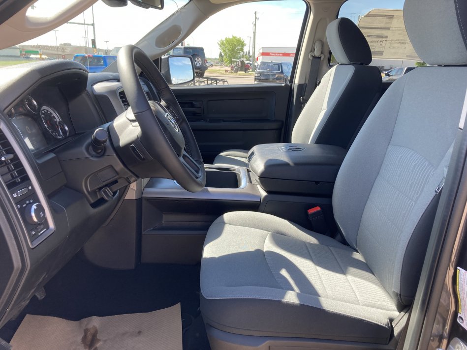 RAM 1500 Classic Night Edition 3C6RR7KT8NG257141 79008