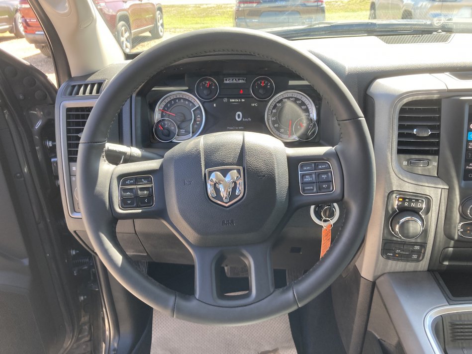 RAM 1500 Classic Night Edition 3C6RR7KT8NG257141 79009