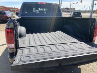 2022 RAM 1500 Classic Night Edition - Image 6