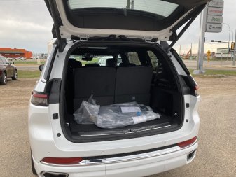 2022 JEEP Grand Cherokee L Overland - Image 6