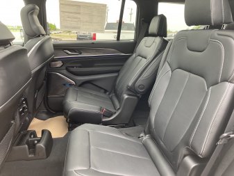 2022 JEEP Grand Cherokee L Overland - Image 12