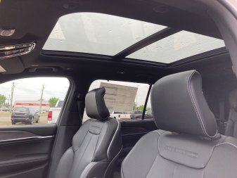 2022 JEEP Grand Cherokee L Overland - Image 13