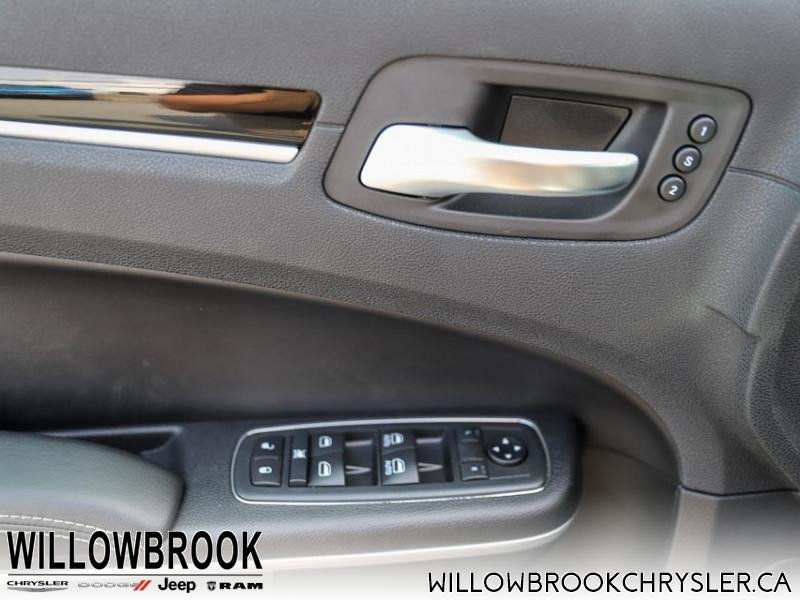 Chrysler 300 NO ACCIDENTS, LOW MILEAGE, 2C3CCABG6KH731054 13924