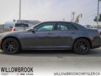 Chrysler 300 NO ACCIDENTS, LOW MILEAGE, 2C3CCABG6KH731054 13910