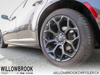 Chrysler 300 NO ACCIDENTS, LOW MILEAGE, 2C3CCABG6KH731054 13916