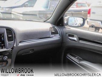 Chrysler 300 NO ACCIDENTS, LOW MILEAGE, 2C3CCABG6KH731054 13923