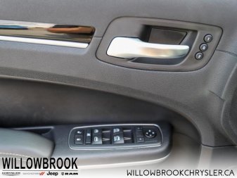 Chrysler 300 NO ACCIDENTS, LOW MILEAGE, 2C3CCABG6KH731054 13924