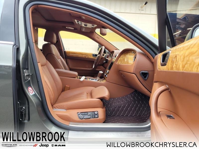 BENTLEY Continental Flying Spur - Low Mileage SCBBR53W26C032776 70243