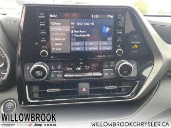 TOYOTA Highlander XLE  - Low Mileage 5TDGZRBH1MS139438 110088