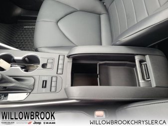 TOYOTA Highlander XLE  - Low Mileage 5TDGZRBH1MS139438 110093