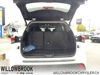 TOYOTA Highlander XLE  - Low Mileage 5TDGZRBH1MS139438 110098